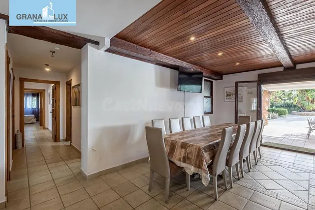 Chalet independiente con pozo propio y placas solares — 5