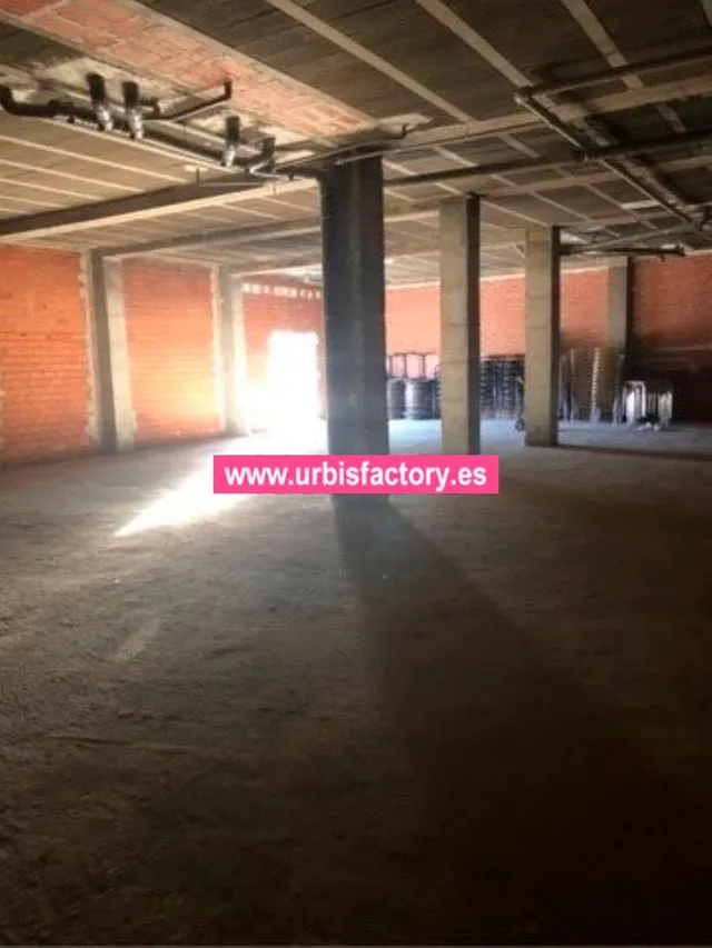 Urbis te ofrece un local comercial en alquiler en Santa Mart - foto 3