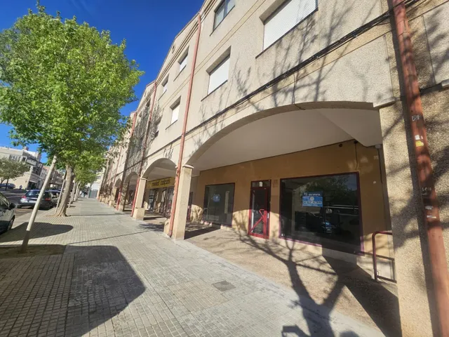 Local comercial en ubicación estratégica — 6