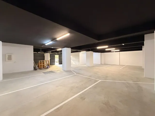 Plaza de parking junto a parque Sama a 5 min. estación — 15