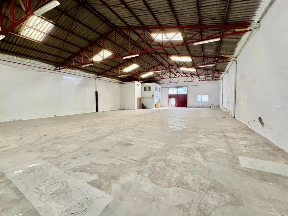 NAVE INDUSTRIAL CON FACIL ACCESO A AUTOVIA