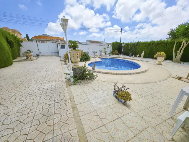 Villa 3 habitaciones 230m² en venta - Centro — 48