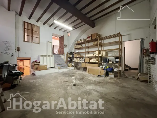 Espaciosa casa con local comercial y garaje en el centro — 44