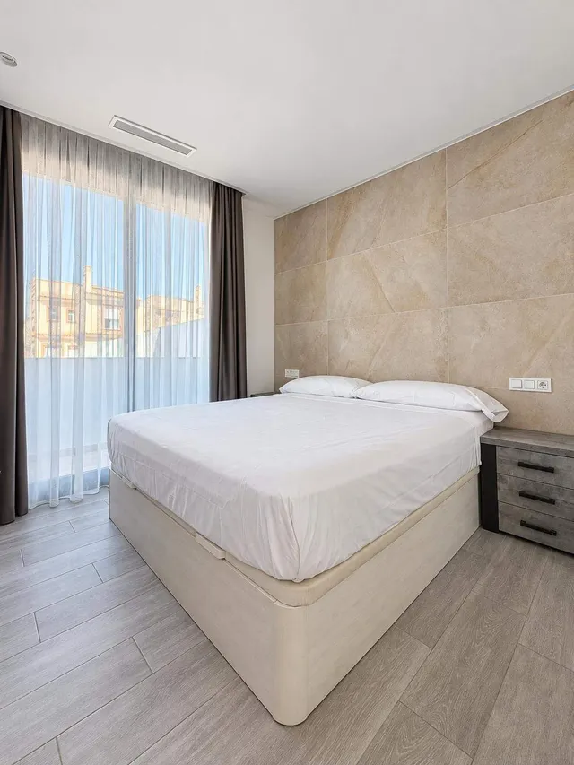 Exclusiva vivienda adosada de diseño a solo 800 metros del mar — 11