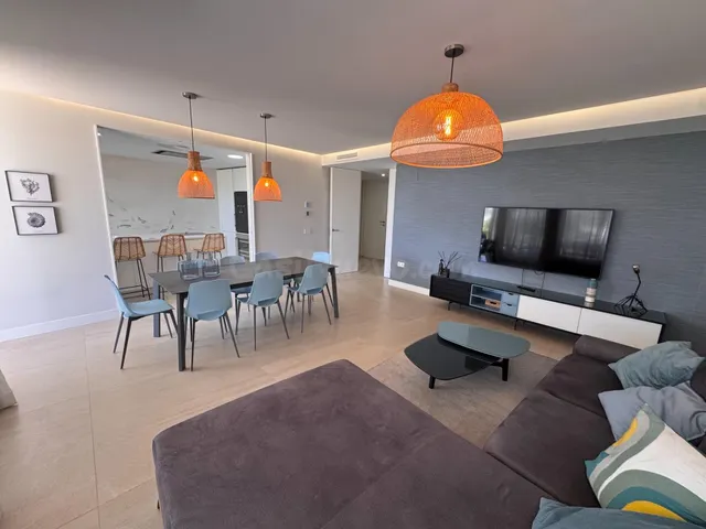 APARTAMENTO DE LUJO EN PRIMERA LÍNEA DE PLAYA — 2