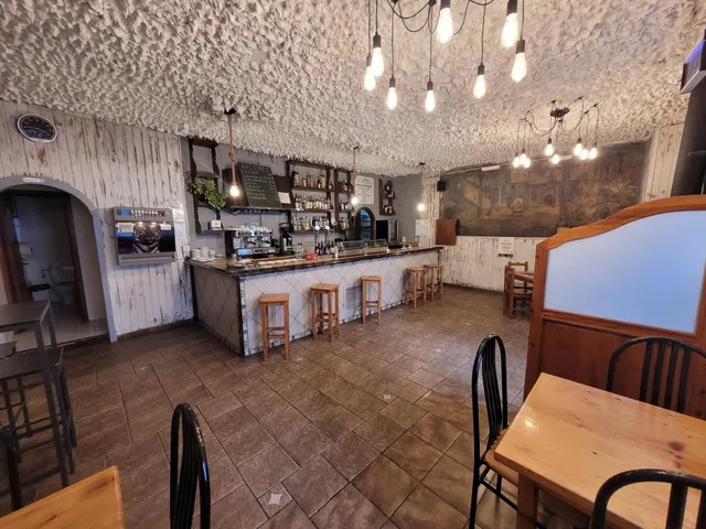 VENTA DE RESTAURANTE EN CUELLAR ACTUALMENTE EN FUNCIONAMIENT - foto 4
