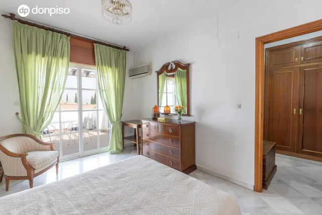 Chalet pareado con piscina, jardín y bonitas vistas a Granada en La Zubia — 30