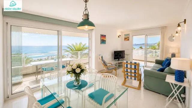 EXCLUSIVA VIVIENDA EN PRIMERA LÍNEA DE LA PLAYA DE SAN JUAN,