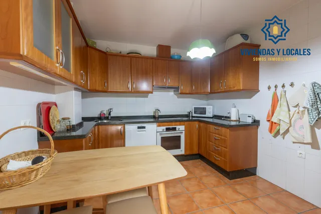 Chalet pareado con piscina, jardín y bonitas vistas a Granada en La Zubia — 18