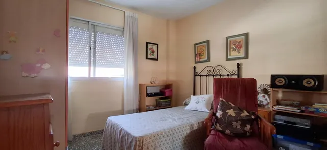 AMPLIA VIVIENDA DE 4 DORMITORIOS Y 2 BAÑOS. MEJOR PRECIO DE ZONA — 23