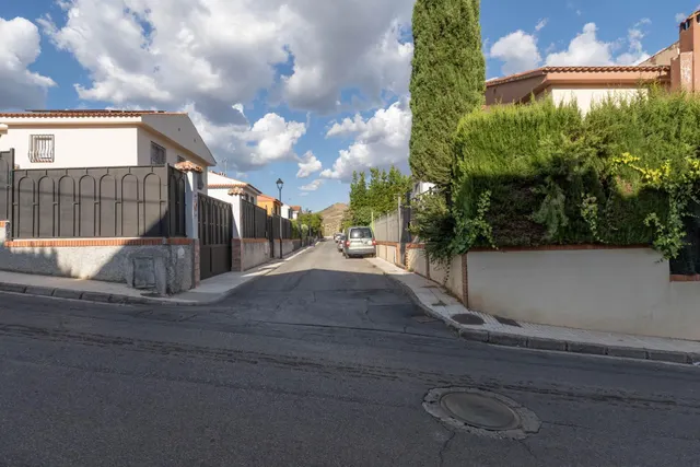 Chalet con piscina y jardín a solo 10 minutos de Granada — 7