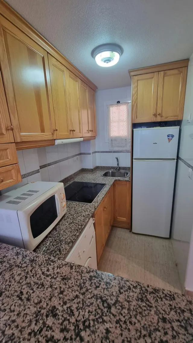 Apartamento de 1 dormitorio a 700 metros del mar, con piscina comunitaria - zona Torrevieja - — 9