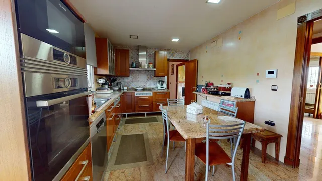 Chalet de lujo en Sansueña, Córdoba con 600 m2 construidos, parcela de 1.500 m2, piscina privada y amplios dormitorios — 10