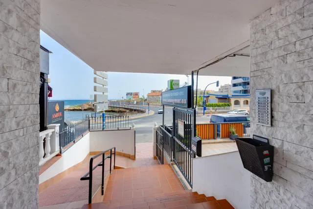 Apartamento de dos dormitorios, en primera línea, con fantásticas vistas al mar — 26