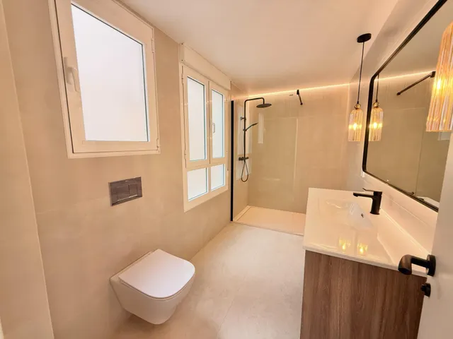 Piso reformado de 3 dormitorios y 2 baños a 200 metros del mar en el centro de Torrevieja — 22