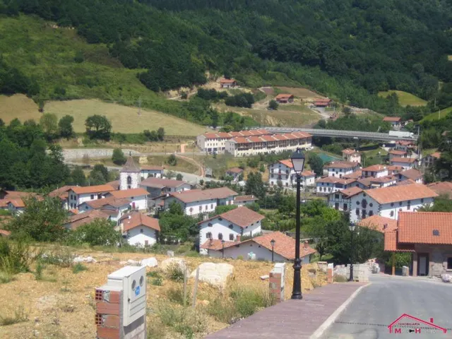 CASERIO CON TERRENO EN SUMBILLA — 27