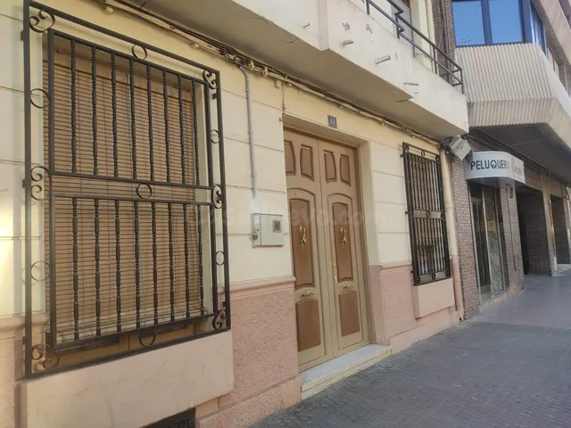 VIVIENDA EN PLANTA BAJA CON AMPLIO PATIO MUY CENTRICA - foto 2