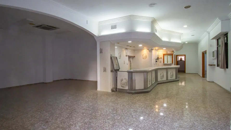 Local Comercial en Avd. de Madrid.