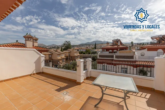 ADOSADA CON 4 DORMITORIOS, AMPLIAS TERRAZAS Y VISTAS A GRANADA Y SIERRA NEVADA — 40
