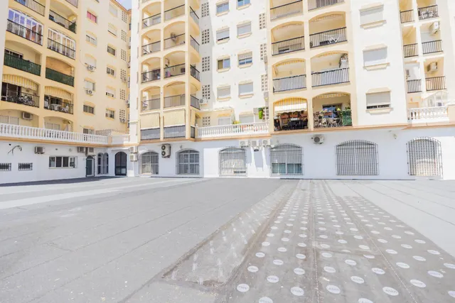 Amplio y céntrico ático con terraza y vistas al mar en Fuengirola — 34