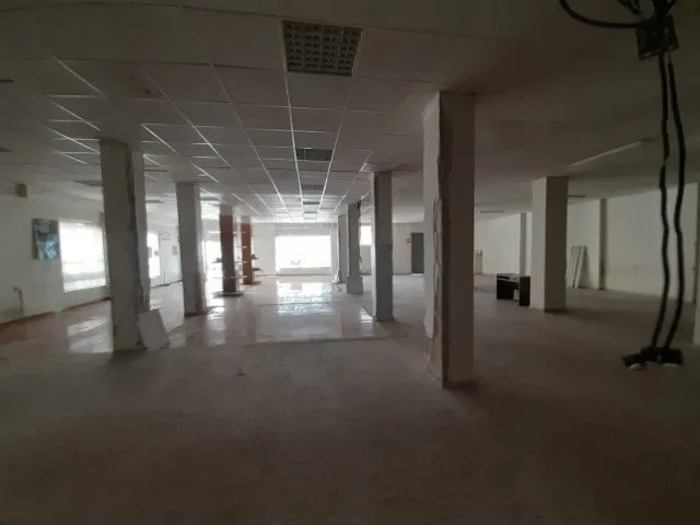 Local comercial en esquina — 3
