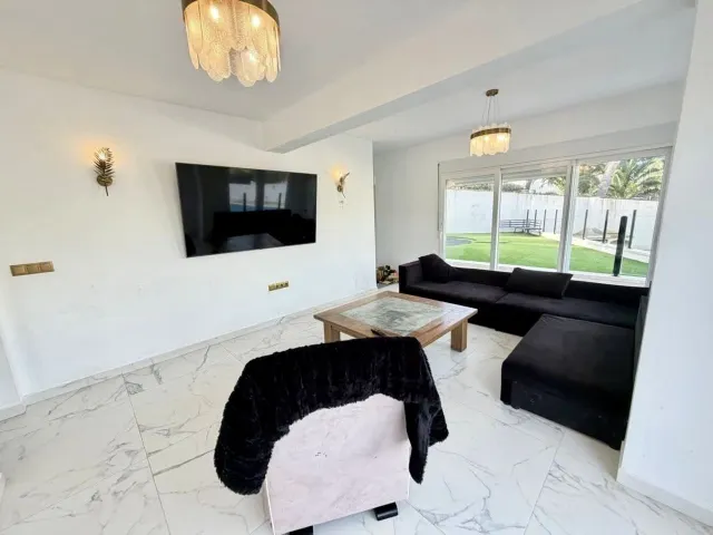 VILLA DE 6 DORMITORIOS Y 2 BAÑOS EN ORIHUELA COSTA (VILLAMARTIN) — 13