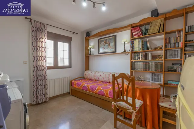 Adosada con 4 dormitorios, amplias terrazas y vistas a Granada y sierra nevada — 31