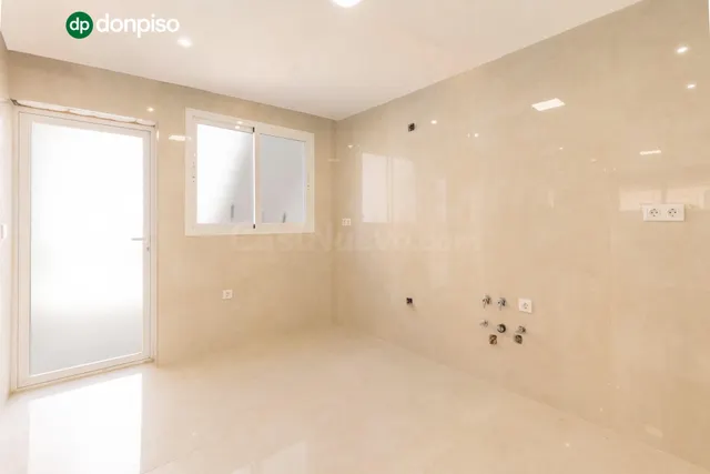 ¡CASA TOTALMENTE REFORMADA Y EN PLANTA BAJA EN SANTA FE! - foto 4