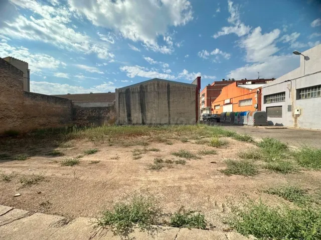 Solar residencial esquinero y céntrico — 6