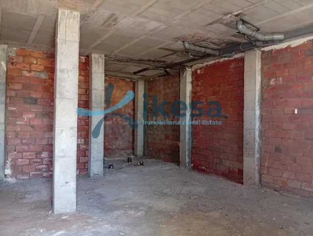 Amplio Local Comercial en Almería - Barrio San Luis - foto 2