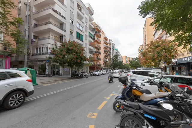 Piso de 3 dormitorios en calle milán, zaidín | muy luminoso y con gran potencial — 34