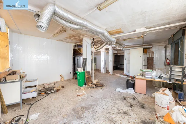 Local + vivienda en Avda. Cadiz — 37