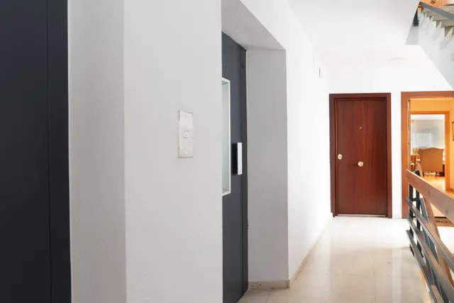 Piso reformado con piscina y garaje — 14