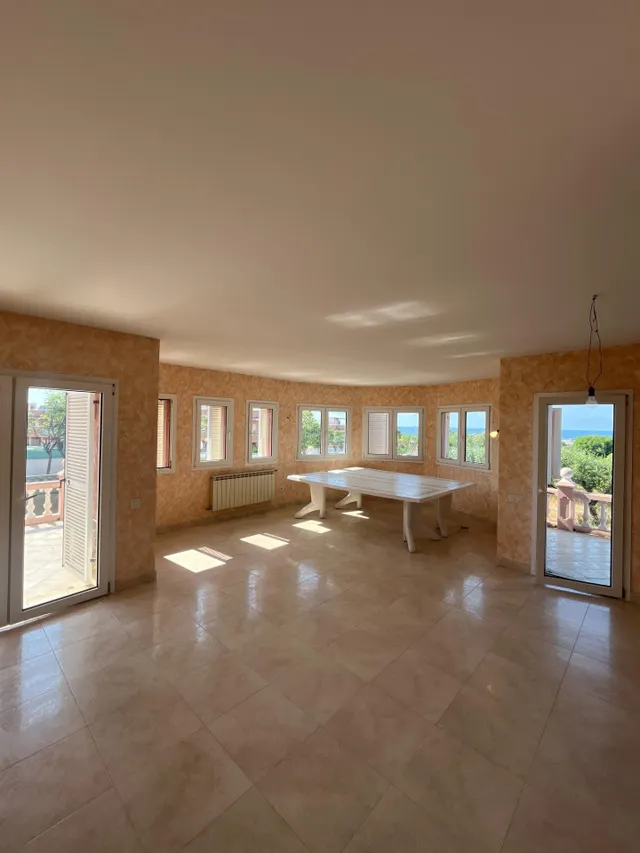 Chalet luminoso con vistas al mar en Creixell, zona La Masó. 3 habitaciones dobles, 2 baños , garaje y parcela de 1411 m2. — 23