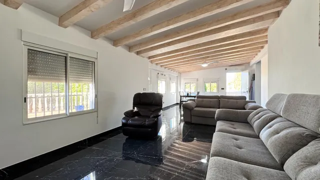 Exclusiva Casa Reformada con Piscina Privada y Parcela de 7.000 m2 en Blanca, Murcia — 11