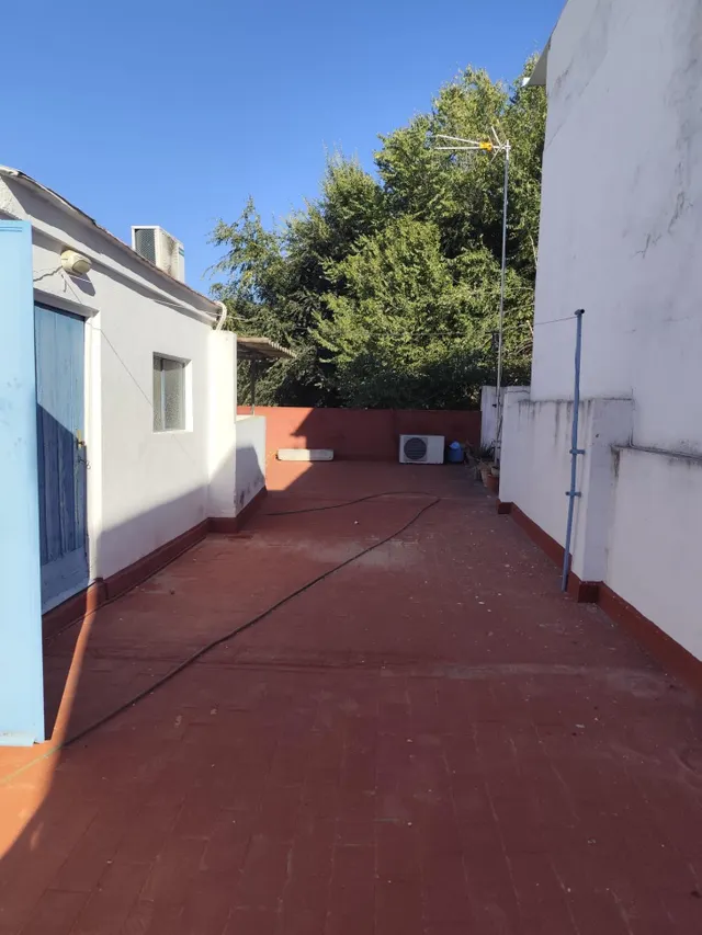 Casa con dos pisos completos junto a renfe — 22