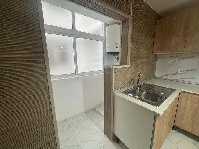 PIso    centrico de tres dormitorios y tres baños — 8