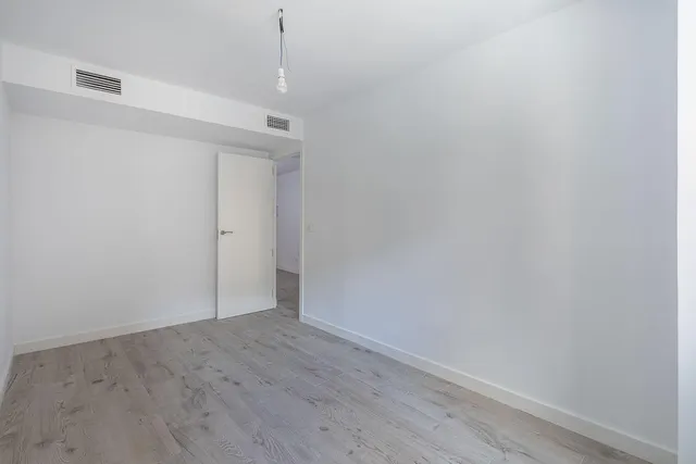 Piso reformado en Avenida Barcelona — 12