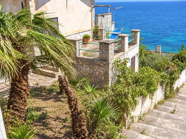 EXCLUSIVA VILLA EN PRIMERA LÍNEA DE MAR CON ACCESO DIRECTO A - foto 5