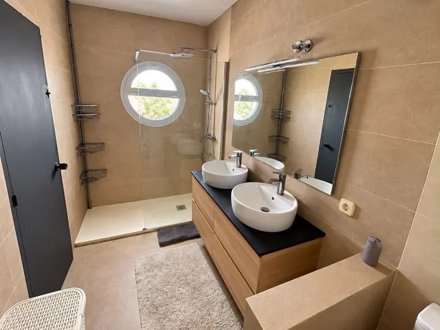 Casa pareada con jardín privado, dos terrazas y amplio garaje en Calafell — 18