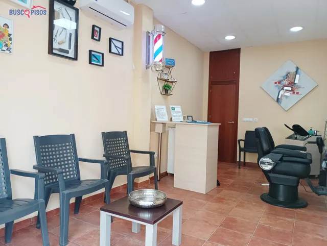 LOCAL COMERCIAL REFORMADO EN SECTOR SUR (zona baja) — 2