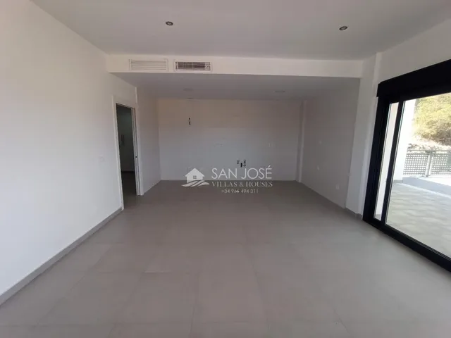 Se vende Villa con piscina en Cañada de la Leña — 16