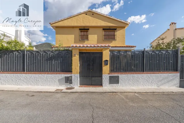 CHALET CON PISCINA Y JARDÍN A SOLO 10 MINUTOS DE GRANADA — 11