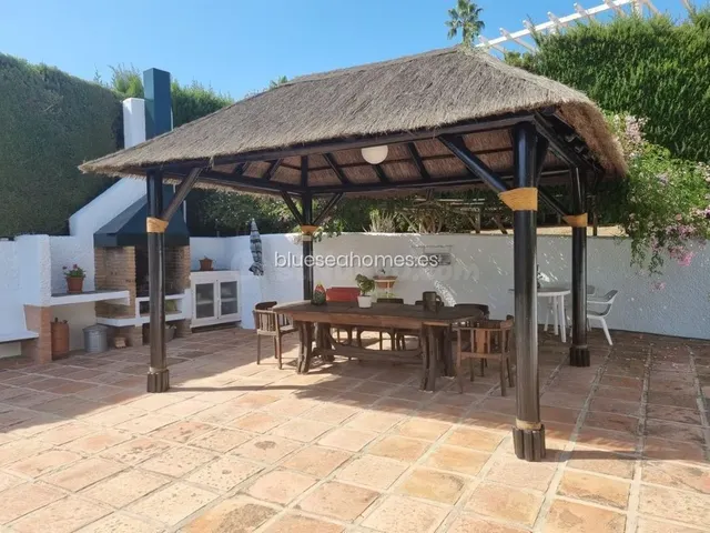 Venta de villa con cuatro dormitorios en Torremolinos, Málag - foto 2