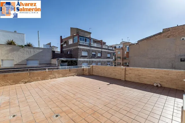 Ático dúplex junto Alhamar con 2 garajes y 2 trasteros