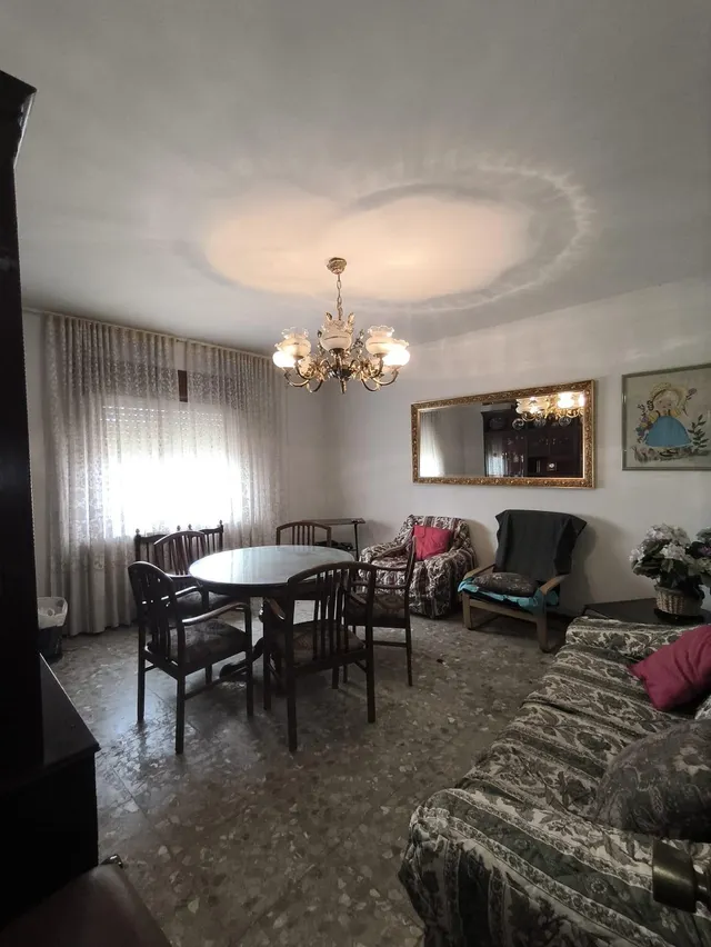 Amplia Casa en Noblejas - Oportunidad Única por €180,000 — 8