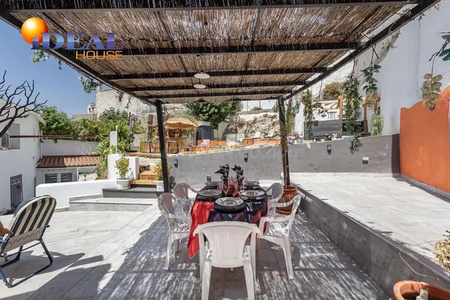 Amplia Casa de Pueblo de 5 Dormitorios con Espectacular Jard - foto 3