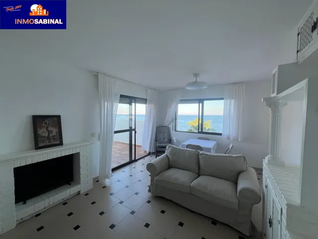 Impresionante Piso en Primera Línea de Playa en La Romanilla, Roquetas de Mar por €310.000 — 6