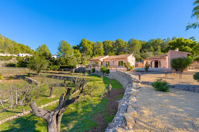 Finca Valleverde. Encantadora villa de una sola planta en venta en Llíber con una gran parcela. — 26