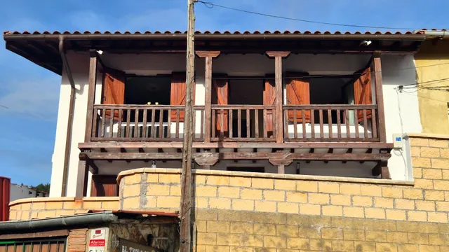 CASA REFORMADA CON JARDÍN Y PORCHE — 17